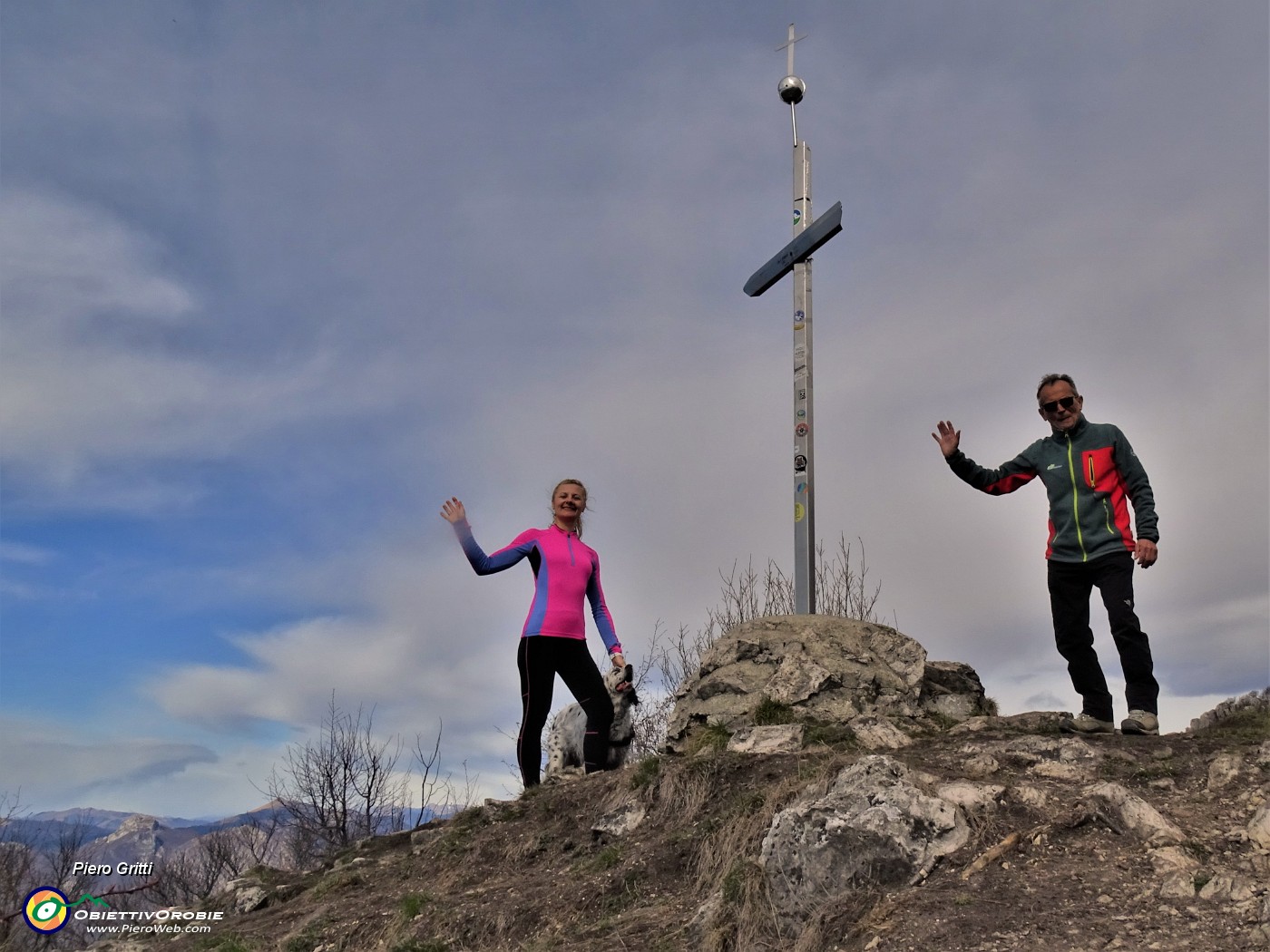 05 Alla croce del Monte Tesoro (anticima 1351 m).JPG